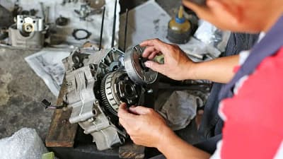 cara membersihkan mesin motor